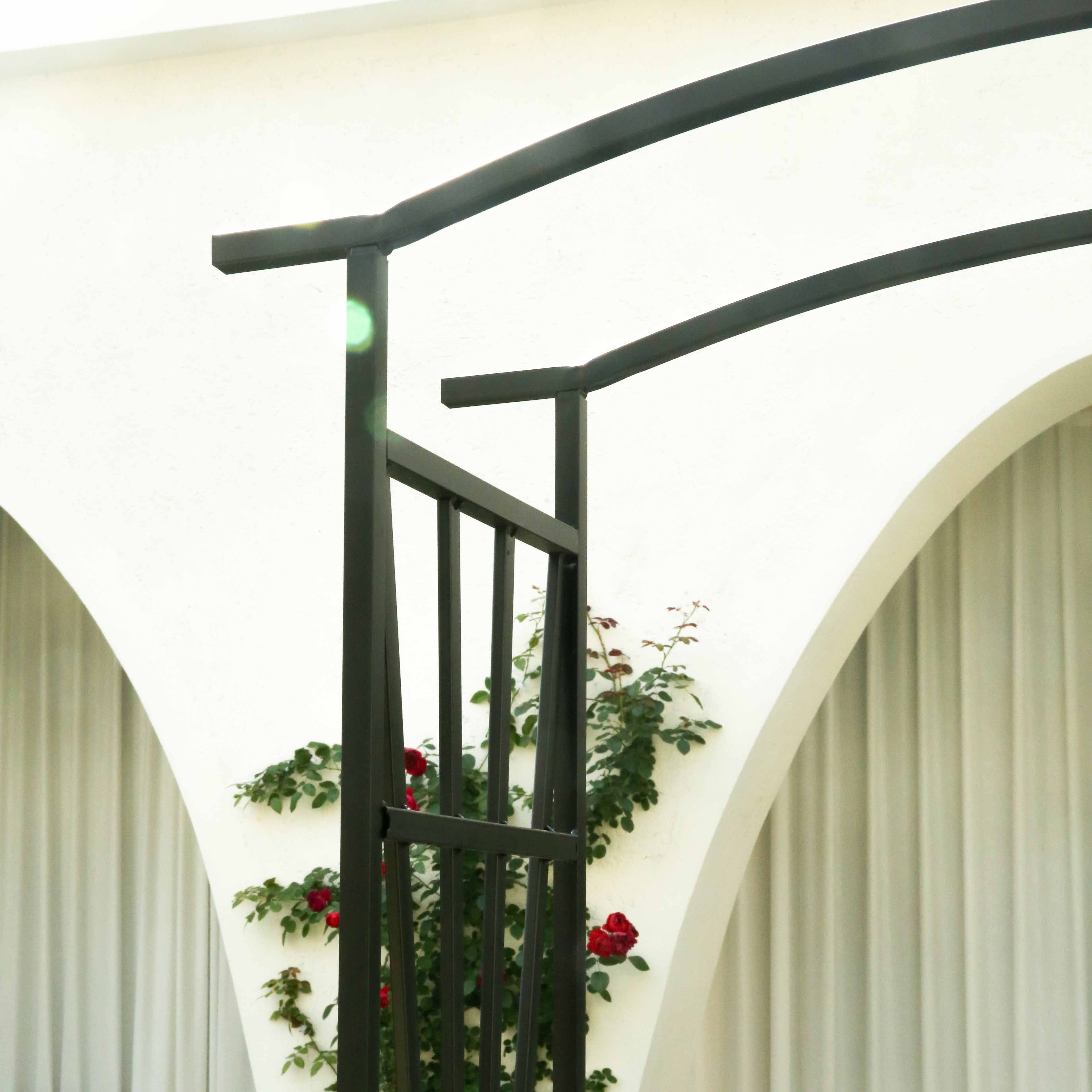 garden arch with 2 seats close-up